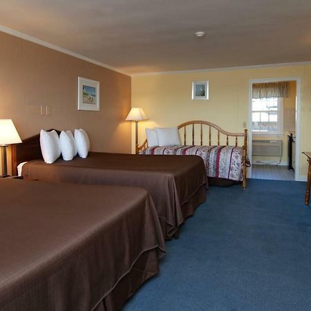 Cape Cod Harbor House Inn Hyannis Exterior photo