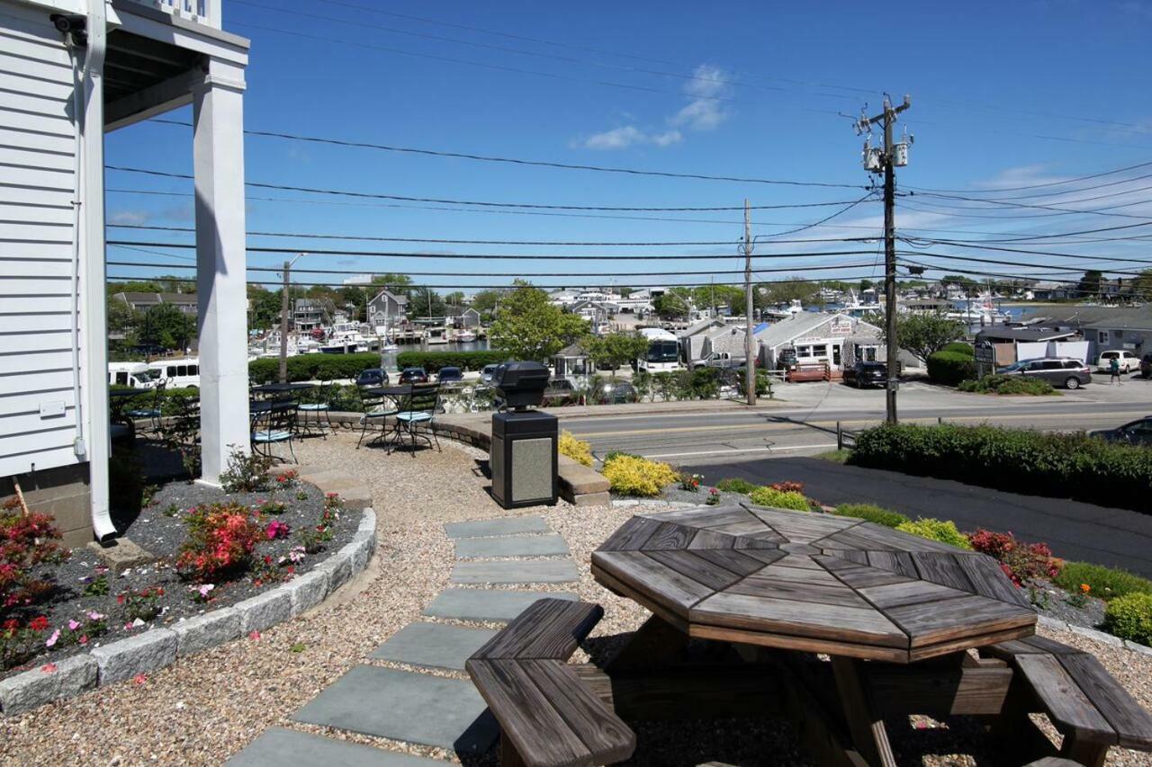 Cape Cod Harbor House Inn Hyannis Exterior photo