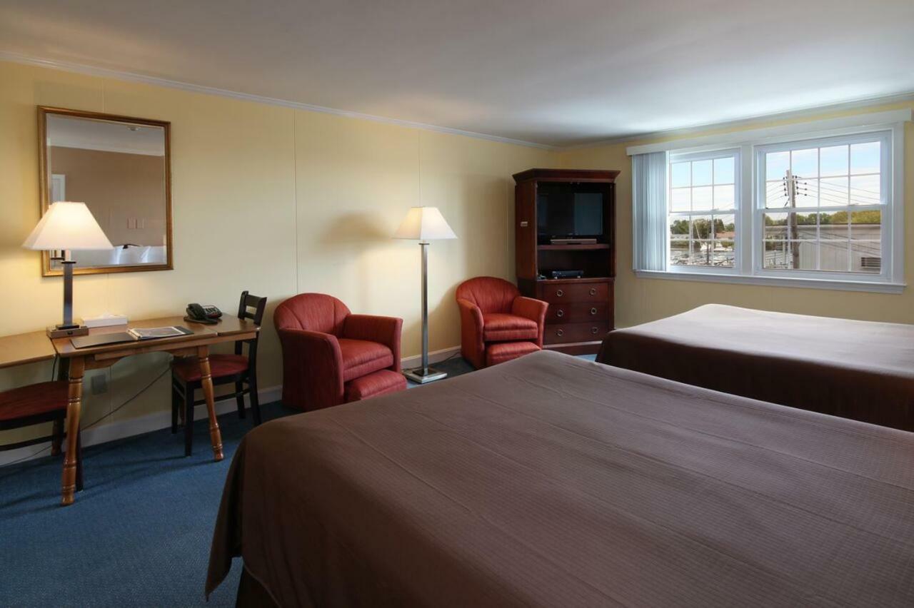 Cape Cod Harbor House Inn Hyannis Exterior photo