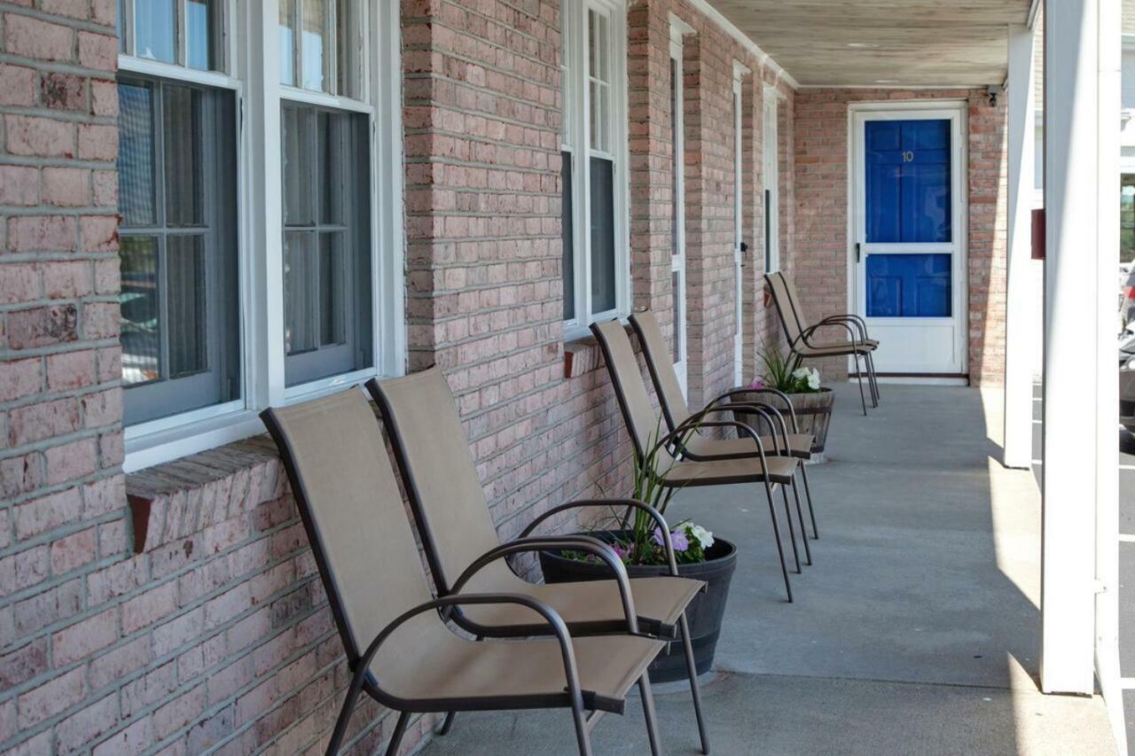 Cape Cod Harbor House Inn Hyannis Exterior photo