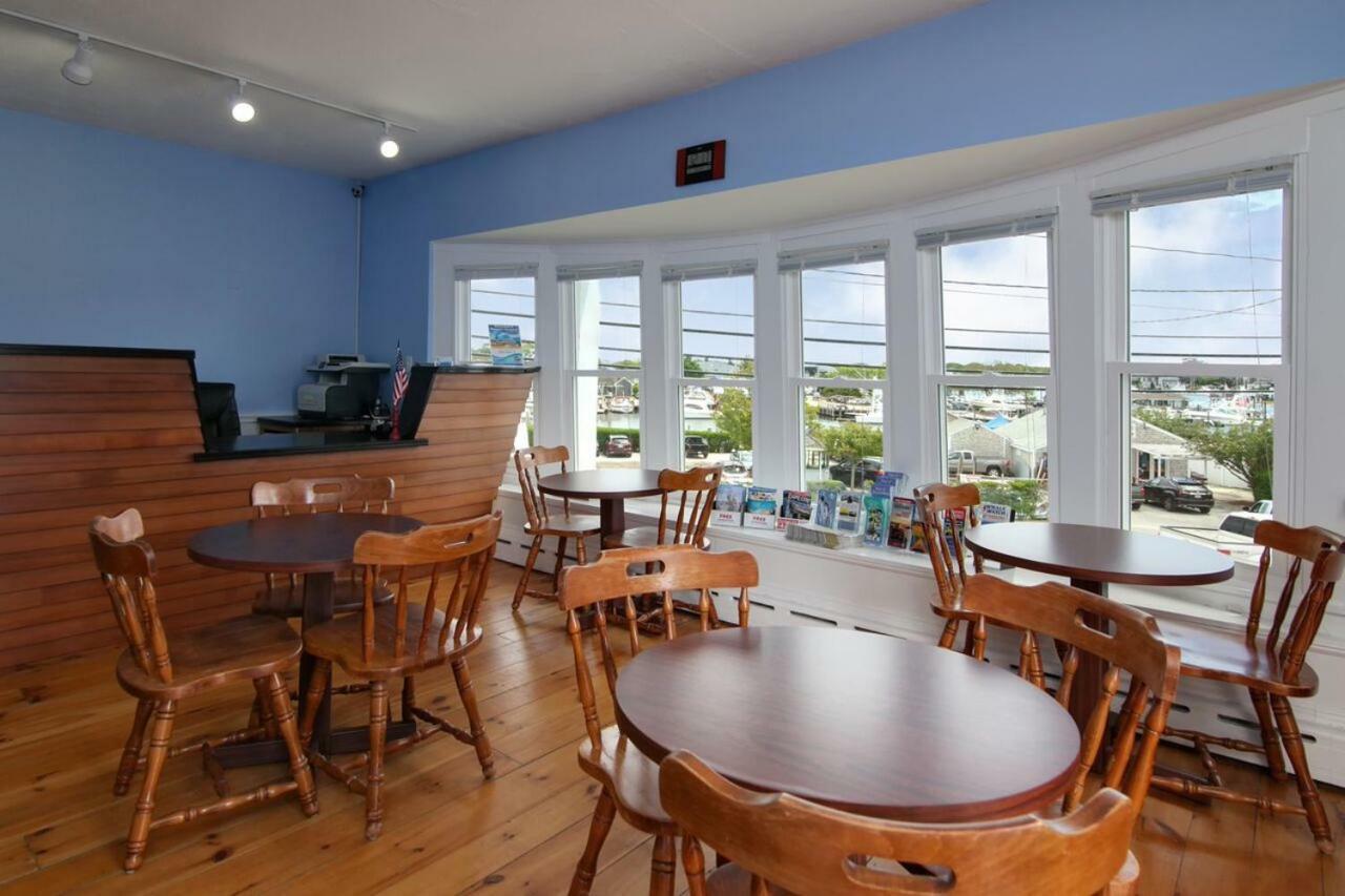 Cape Cod Harbor House Inn Hyannis Exterior photo